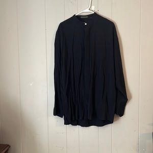 A man long sleeve dress shirt